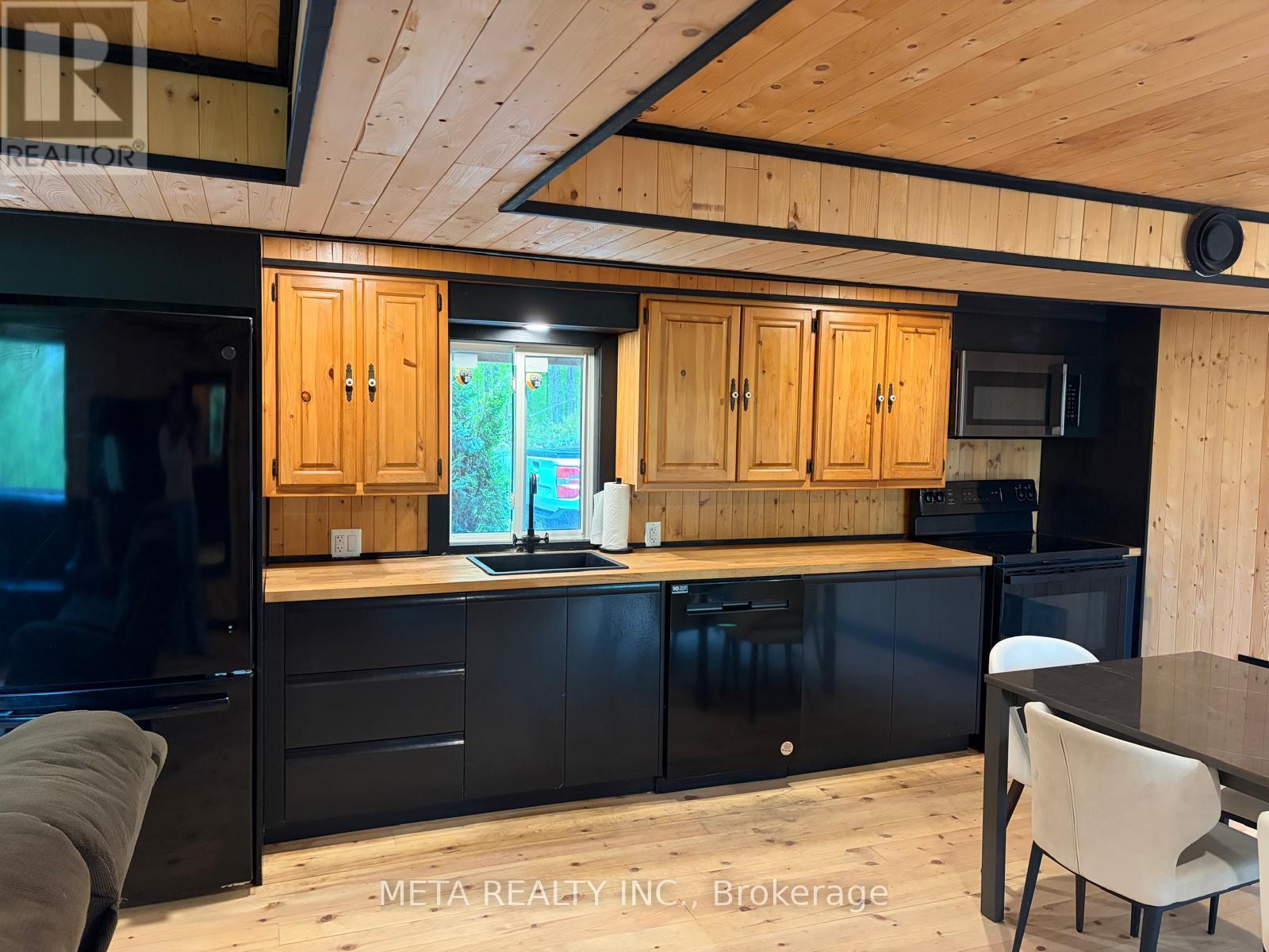 106 BOUNDARY LANE - 12
