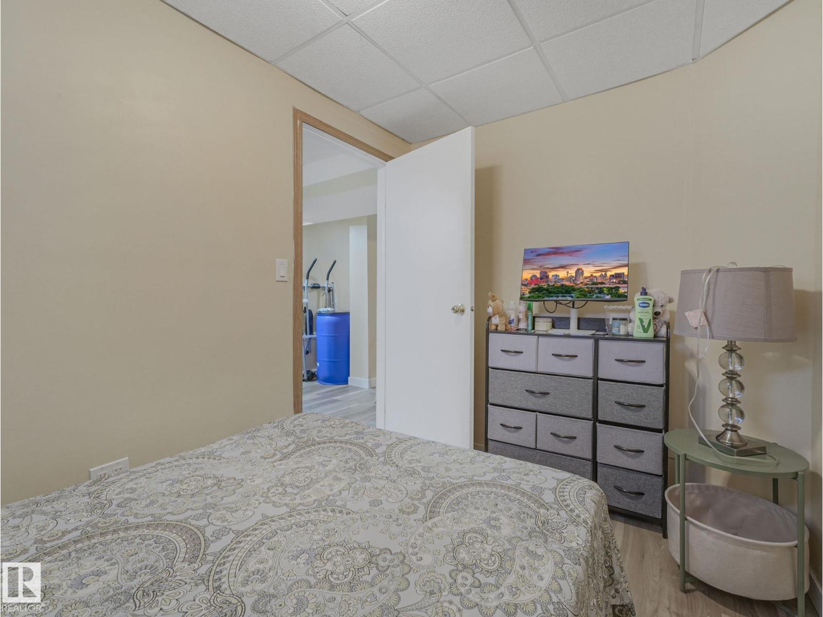 13271 47 ST NW - 33