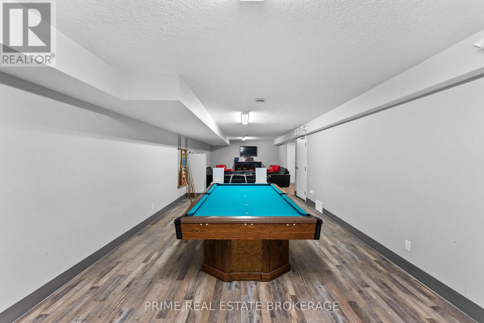 181 LAKE BREEZE DRIVE - 43
