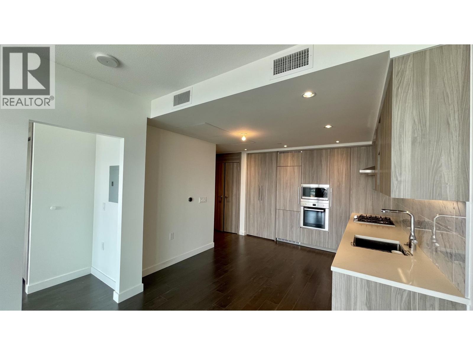 3801 4720 LOUGHEED HIGHWAY, Burnaby — photo 3