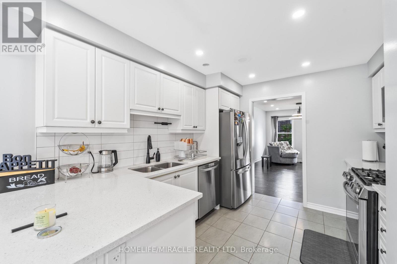 24 METRO CRESCENT - 2