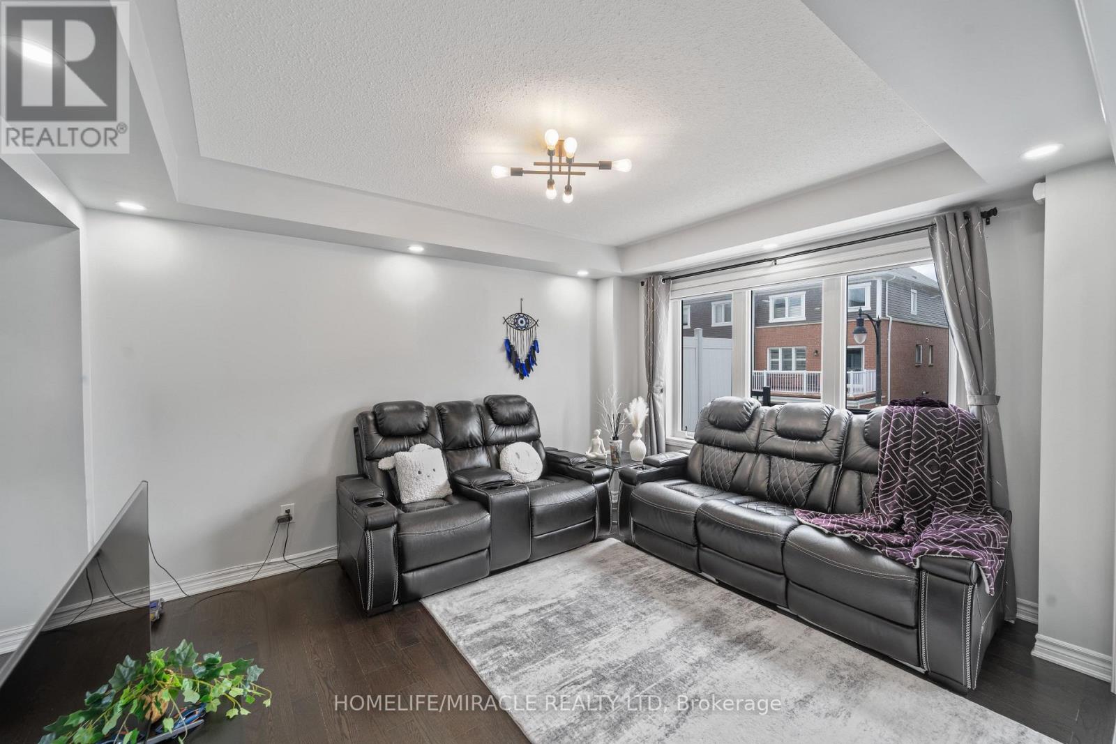 24 METRO CRESCENT - 7
