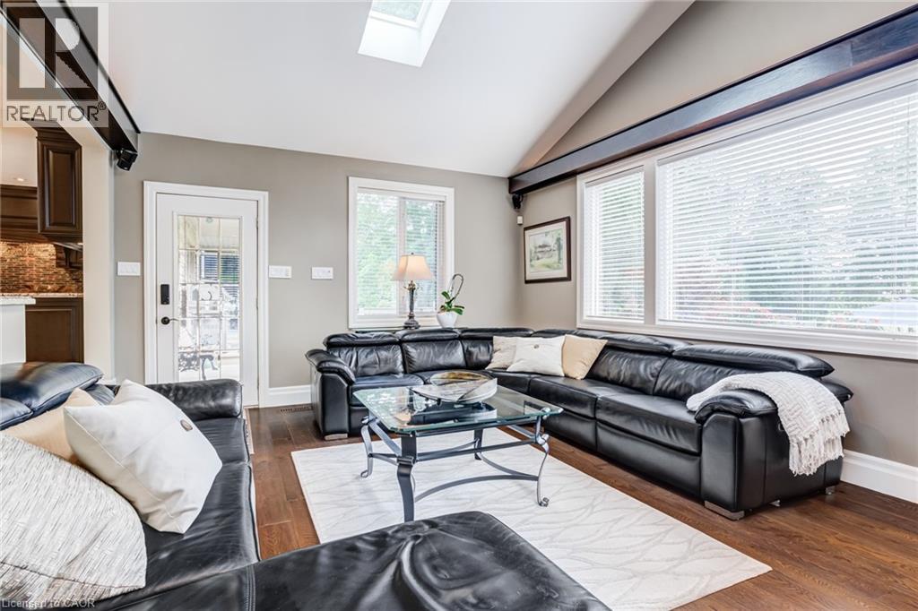 994 COURTLAND Drive - Image 15