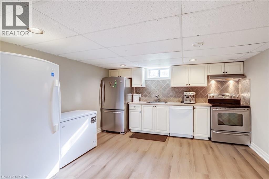 994 COURTLAND Drive - Image 33
