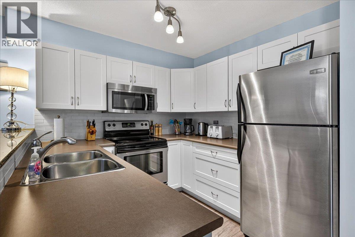 #2114 205 THIRD Avenue - 17