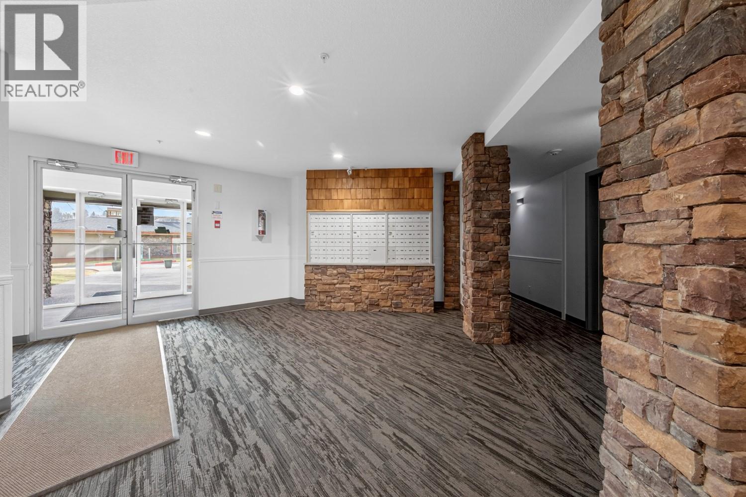 #2114 205 THIRD Avenue - 32