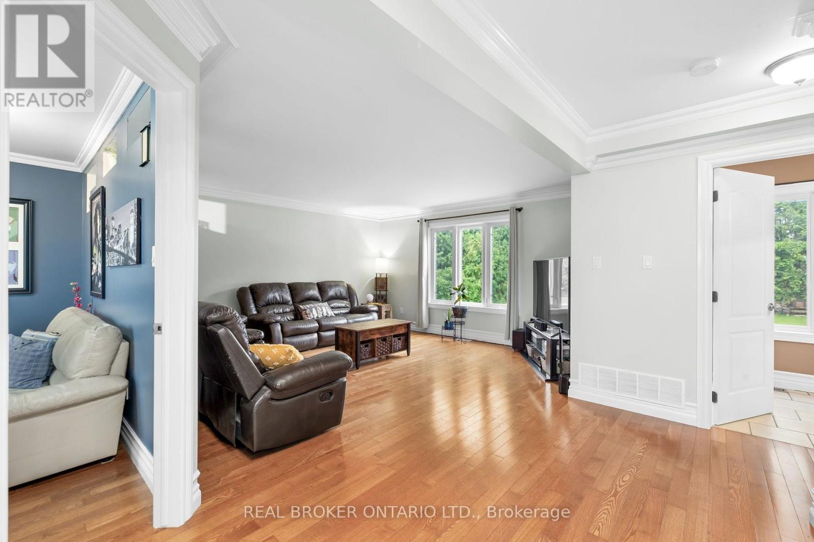1919 STAGECOACH ROAD, Ottawa. Luxury613. By Peter Sagos - Image 6