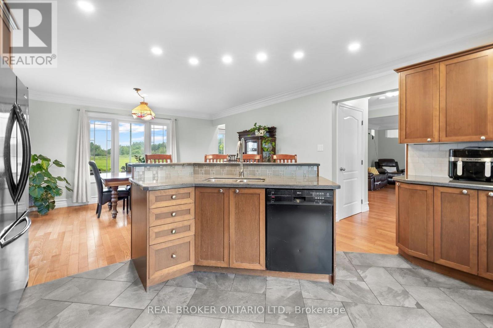 1919 STAGECOACH ROAD, Ottawa. Luxury613. By Peter Sagos - Image 8