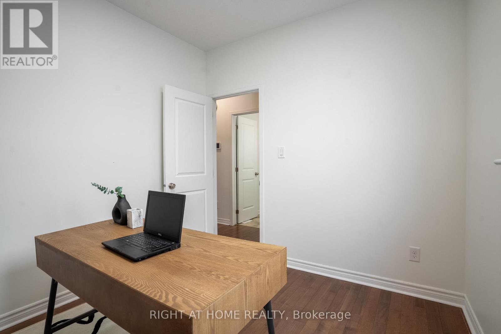 106 SUNITA CRESCENT - 11