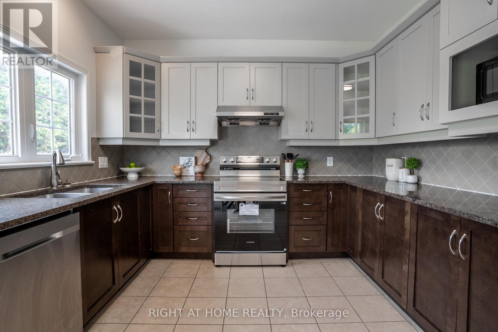 106 SUNITA CRESCENT - 15