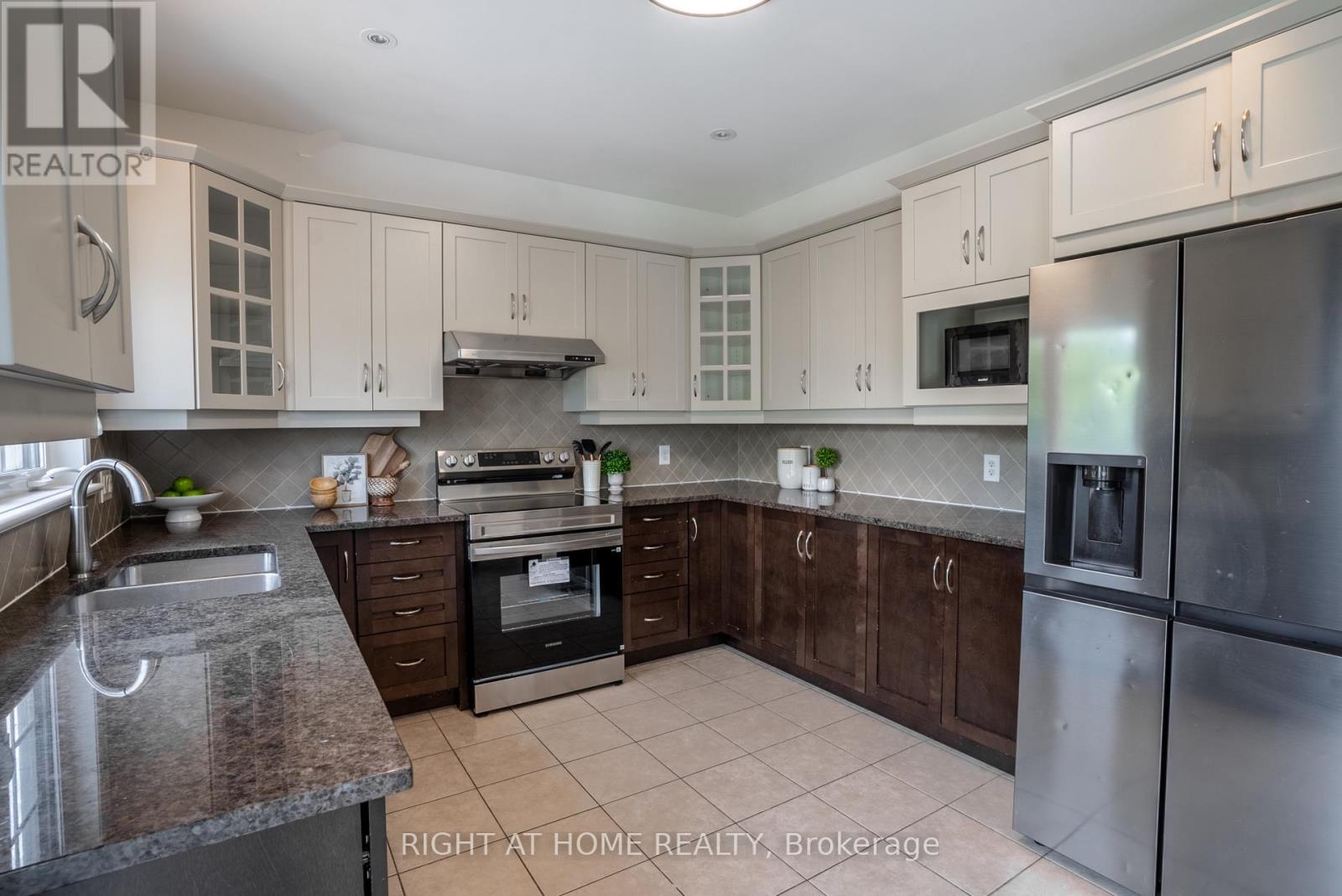 106 SUNITA CRESCENT - 16