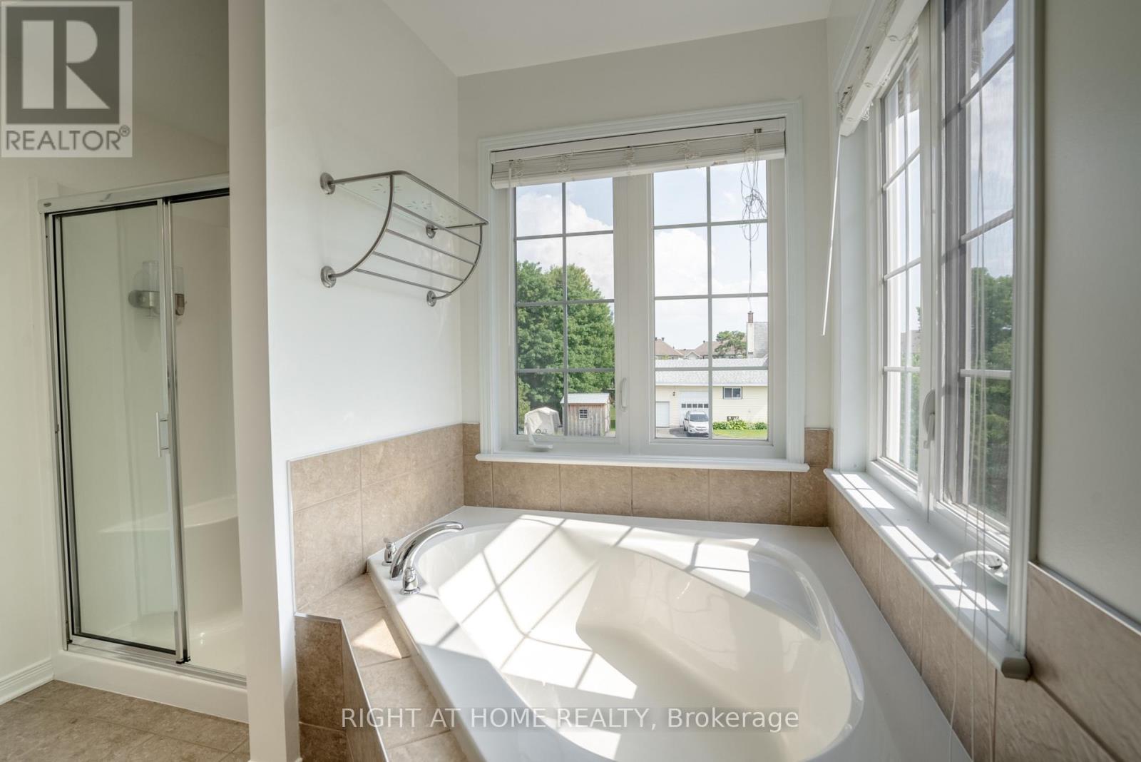 106 SUNITA CRESCENT - 26