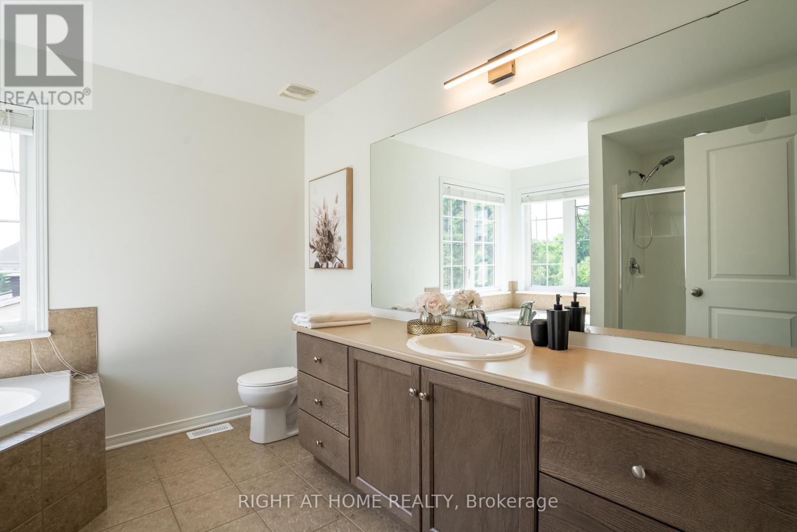 106 SUNITA CRESCENT - 27