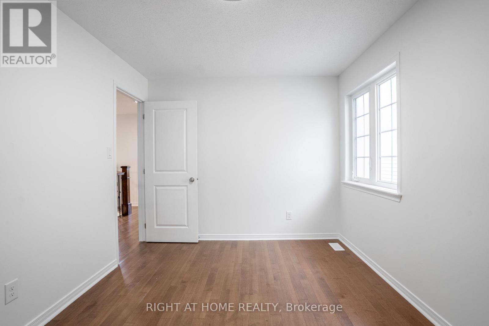 106 SUNITA CRESCENT - 34