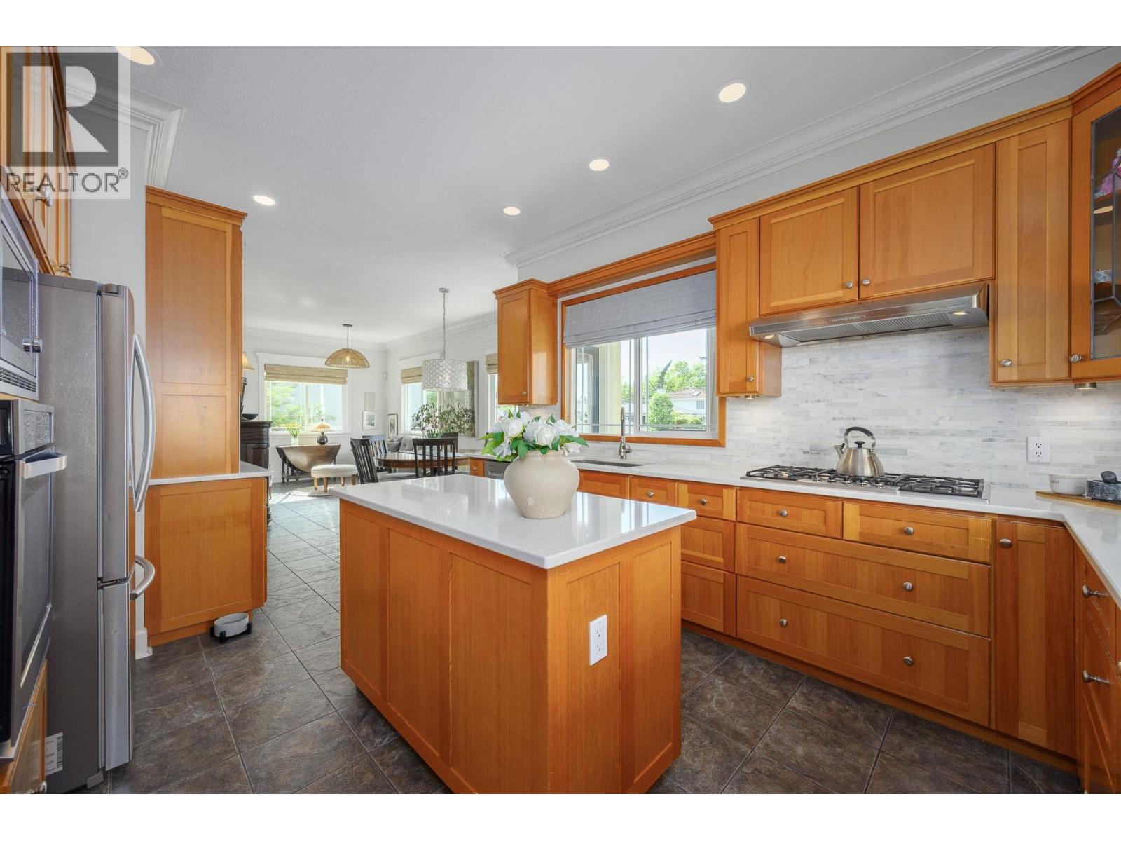 7 Bed, 5 Bath House for Sale in Burnaby – 8013 17TH AVENUE, Burnaby – MLS# R3145914 - Image 9