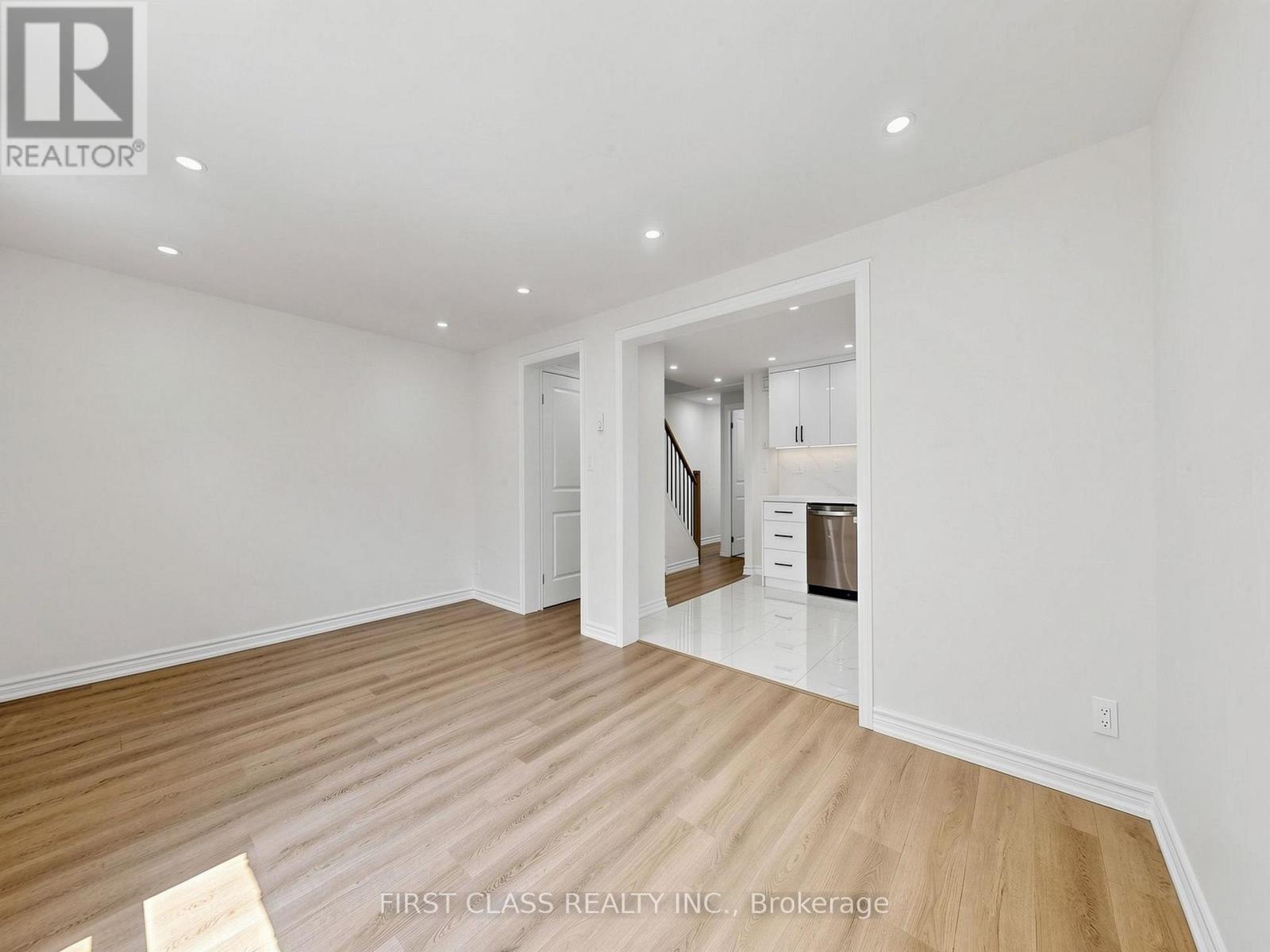 #38 850 HUNTINGWOOD DRIVE - 12