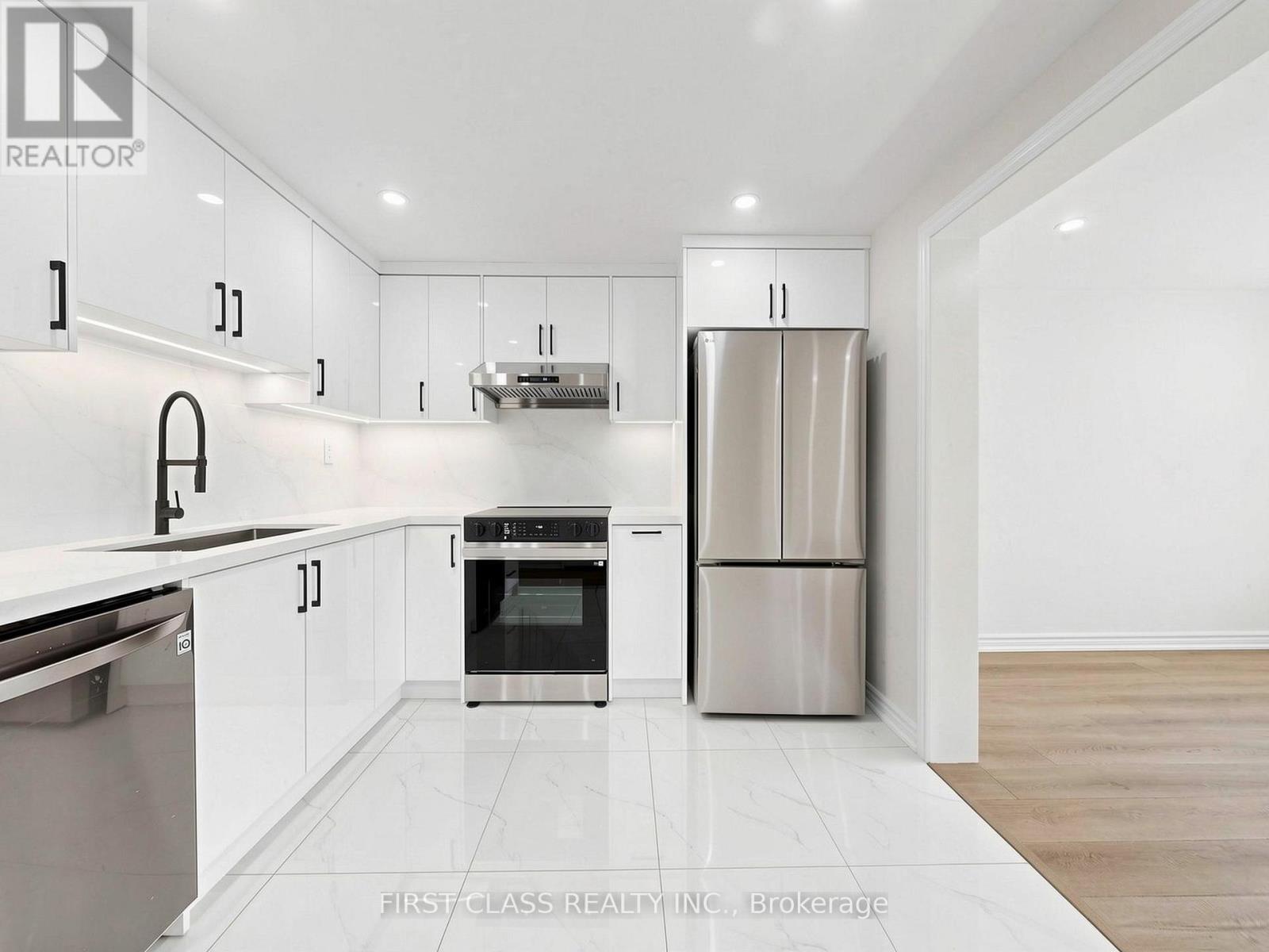 #38 850 HUNTINGWOOD DRIVE - 6