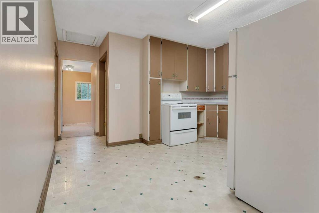 4715 48 Street - 11
