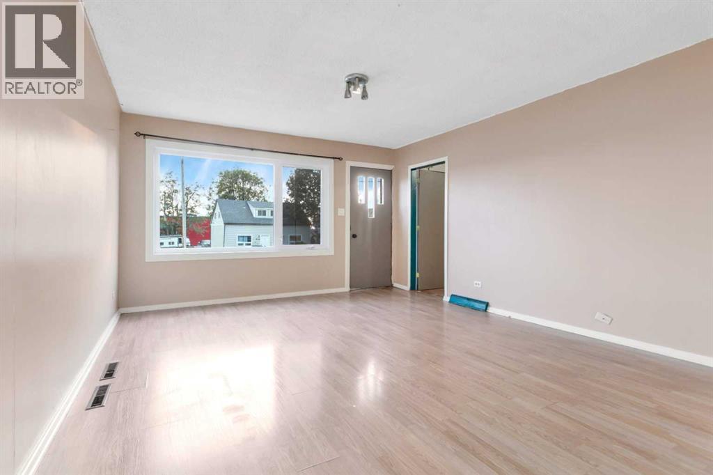 4715 48 Street - 7