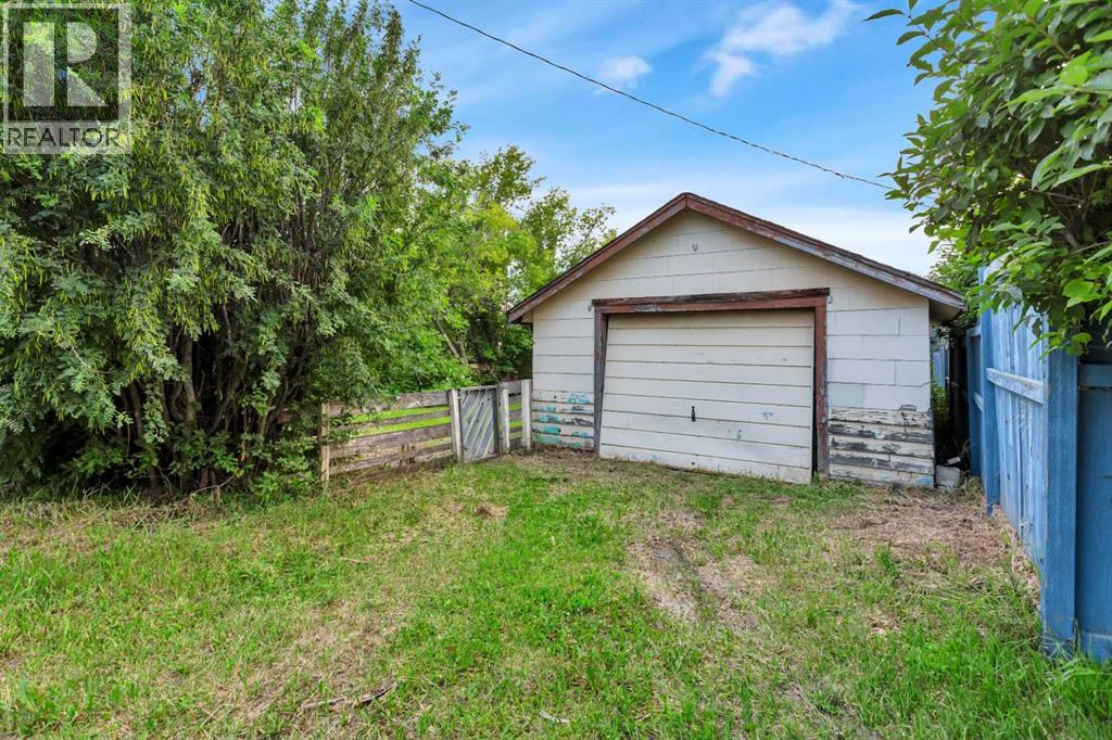 4715 48 Street - 38