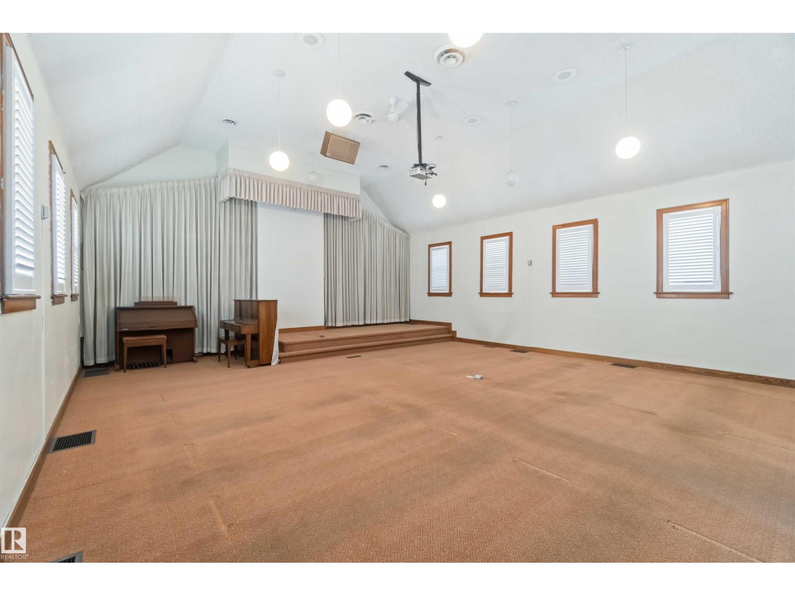 13156 101 st NW - 6