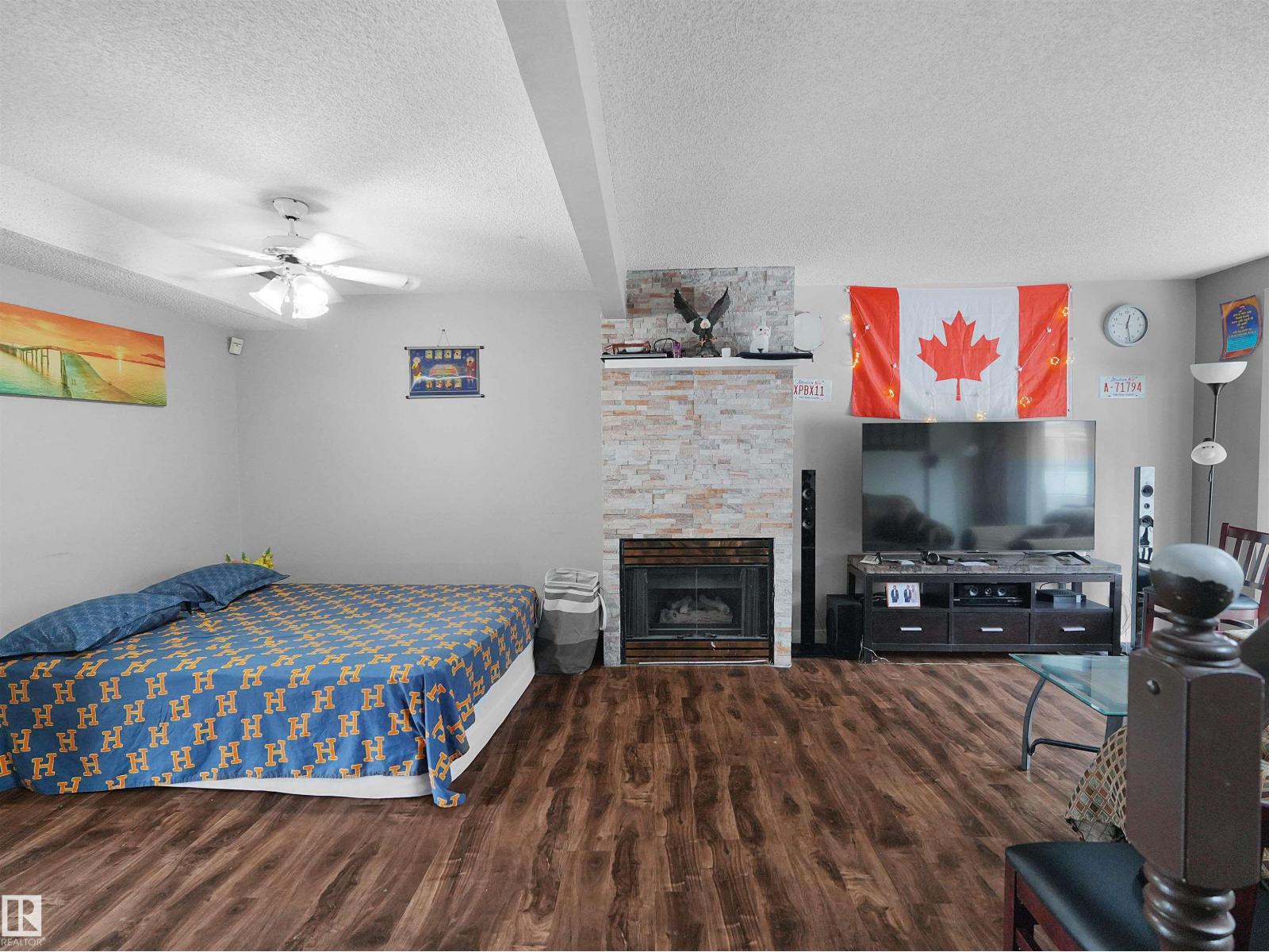 4267 29 AV NW NW - 12