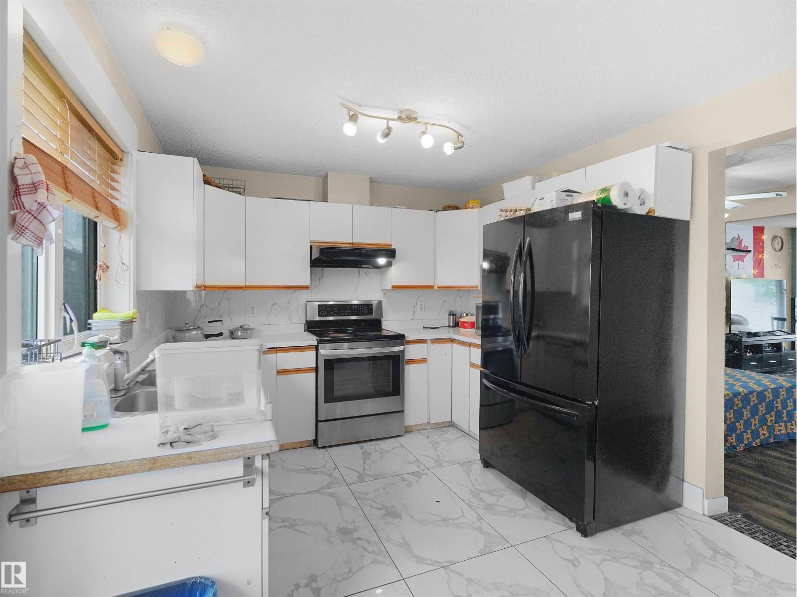 4267 29 AV NW NW - 16