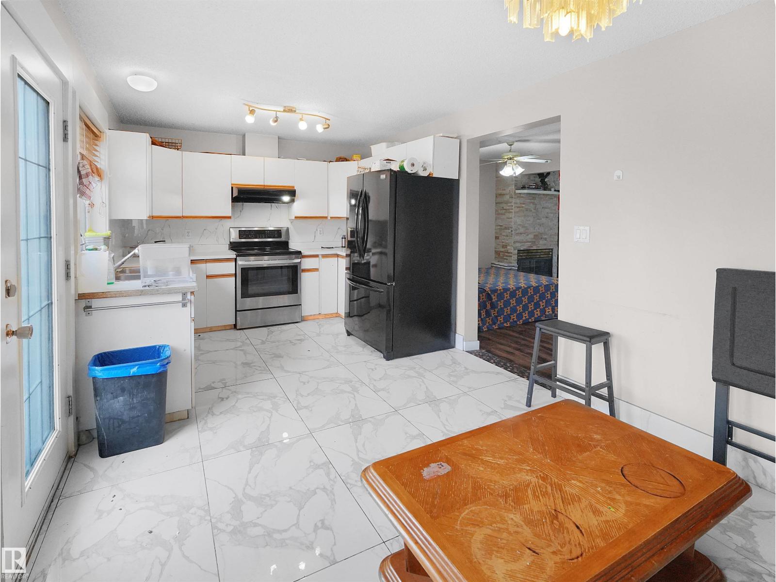 4267 29 AV NW NW - 19