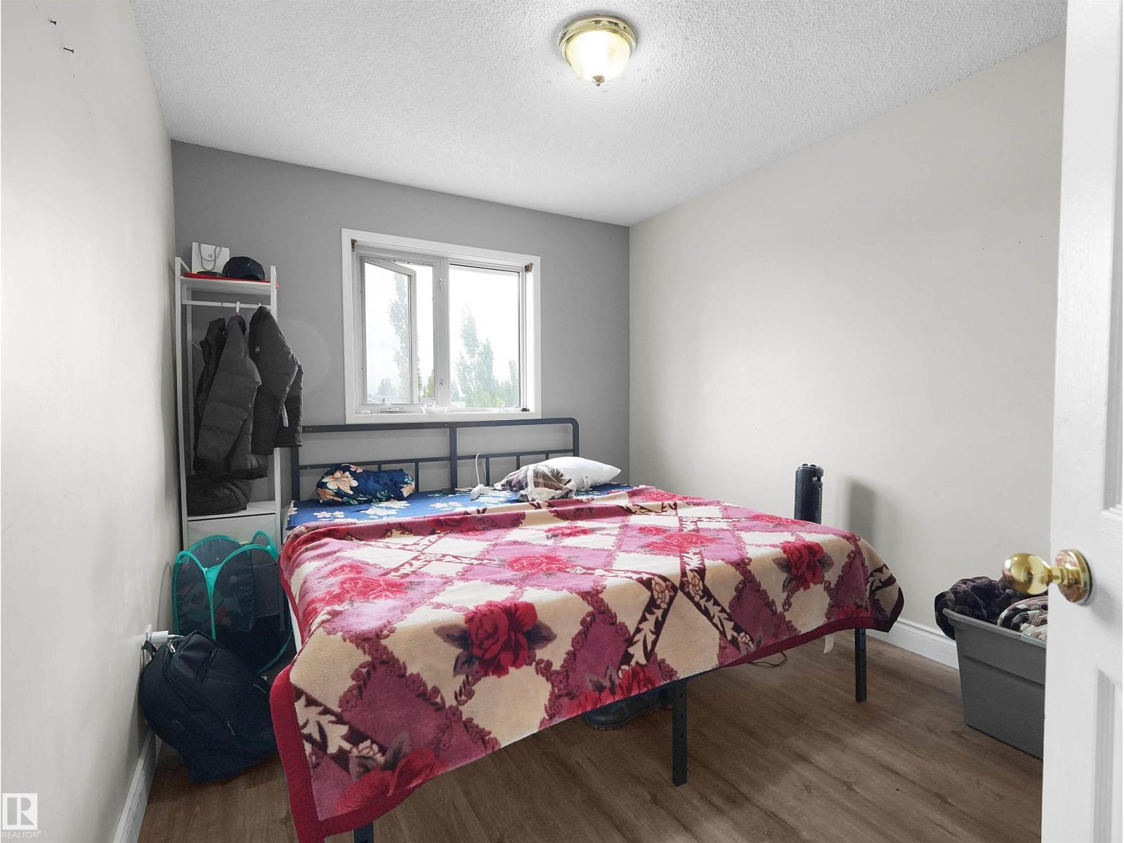 4267 29 AV NW NW - 28