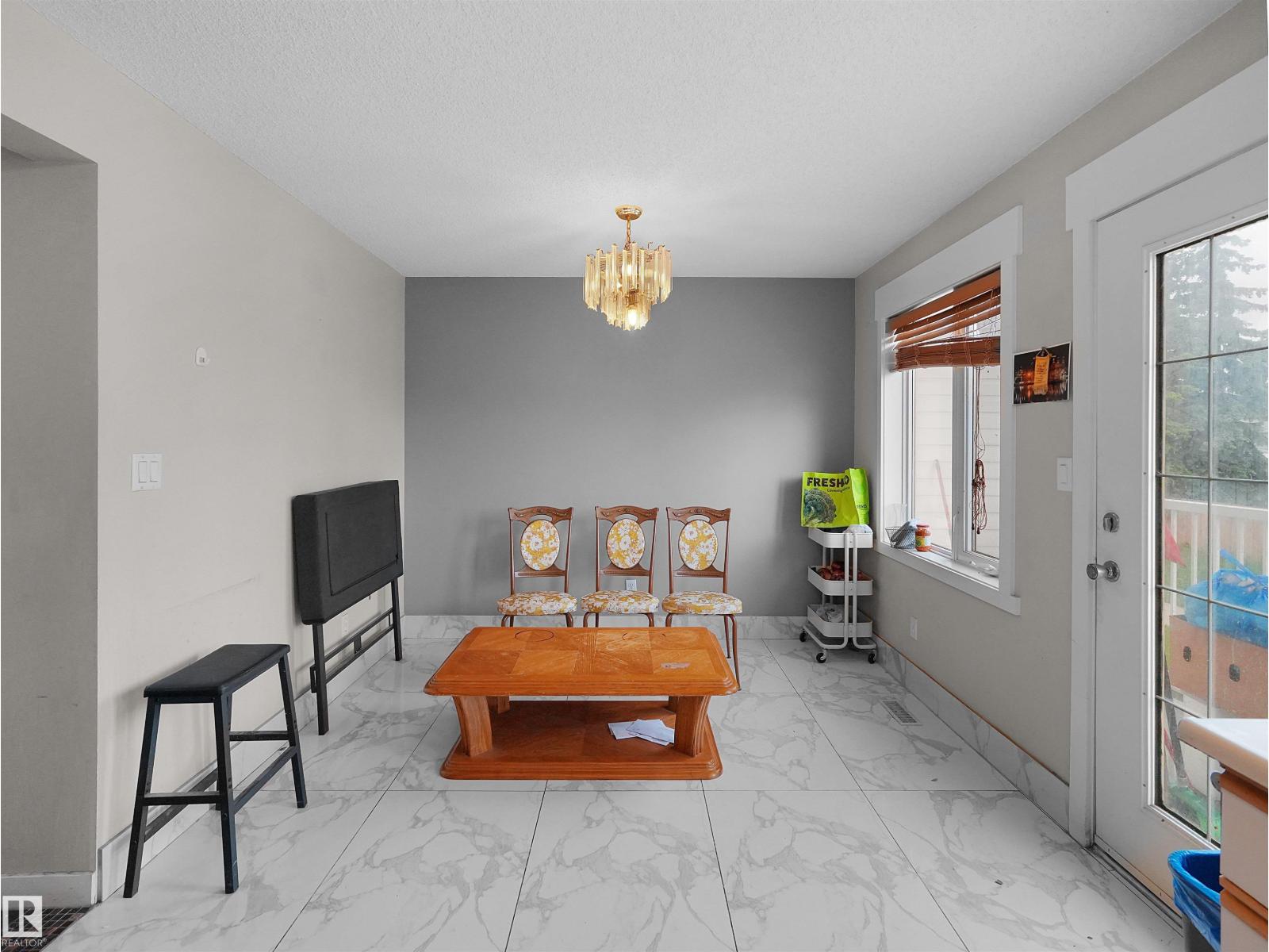 4267 29 AV NW NW - 18