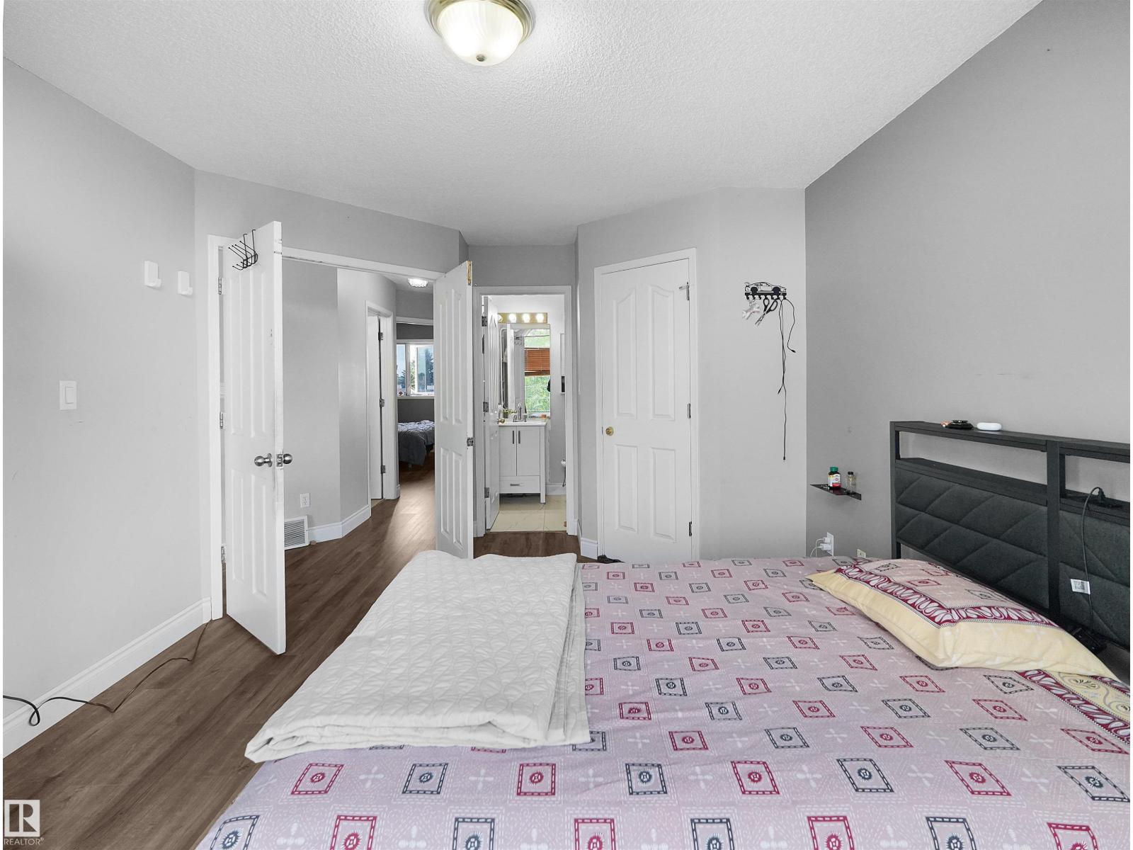 4267 29 AV NW NW - 24