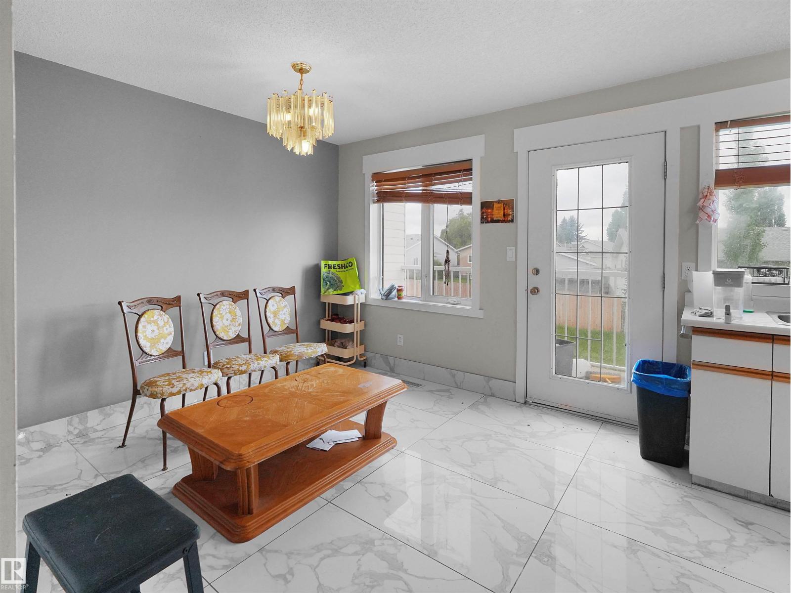 4267 29 AV NW NW - 15