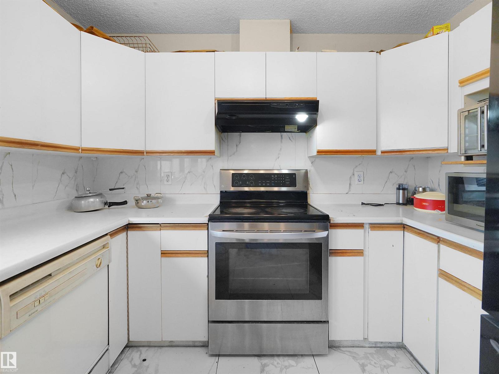 4267 29 AV NW NW - 17