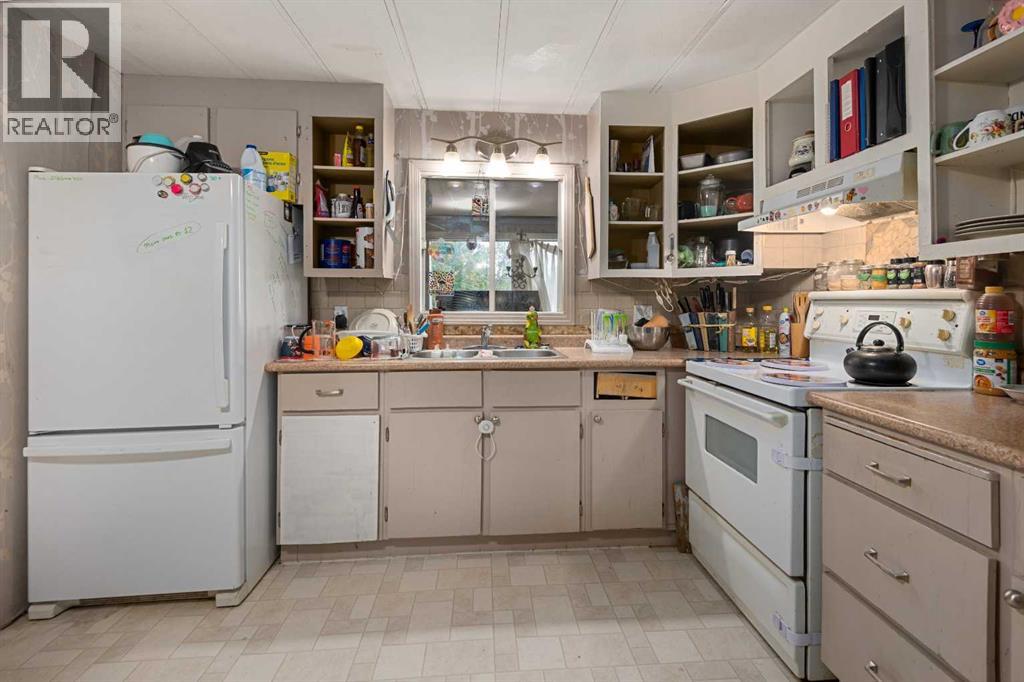 461, 3223 83 Street NW - 17