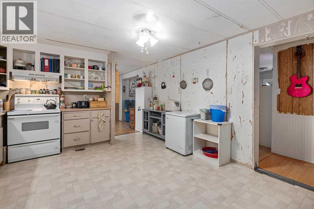 461, 3223 83 Street NW - 12