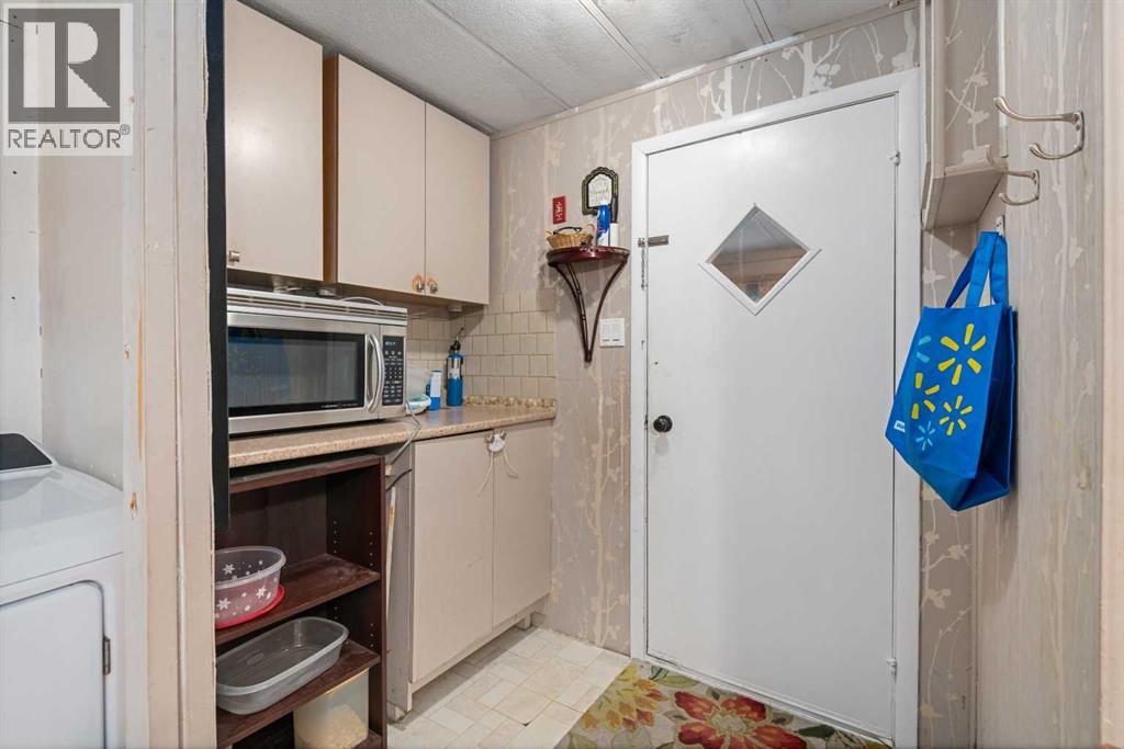 461, 3223 83 Street NW - 10