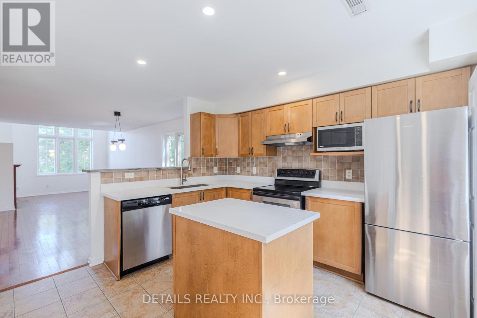 20 – 376 WIFFEN PRIVATE, Ottawa. Luxury613. By Peter Sagos - Image 16
