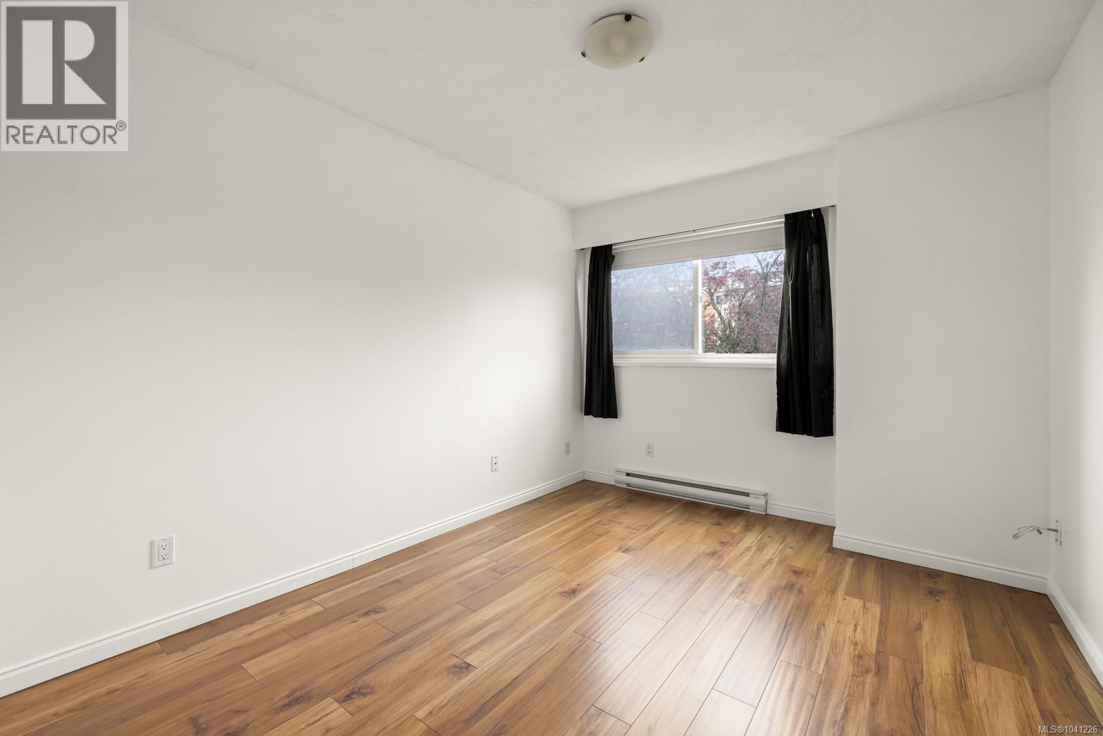 207 1525 Hillside Avenue, Victoria