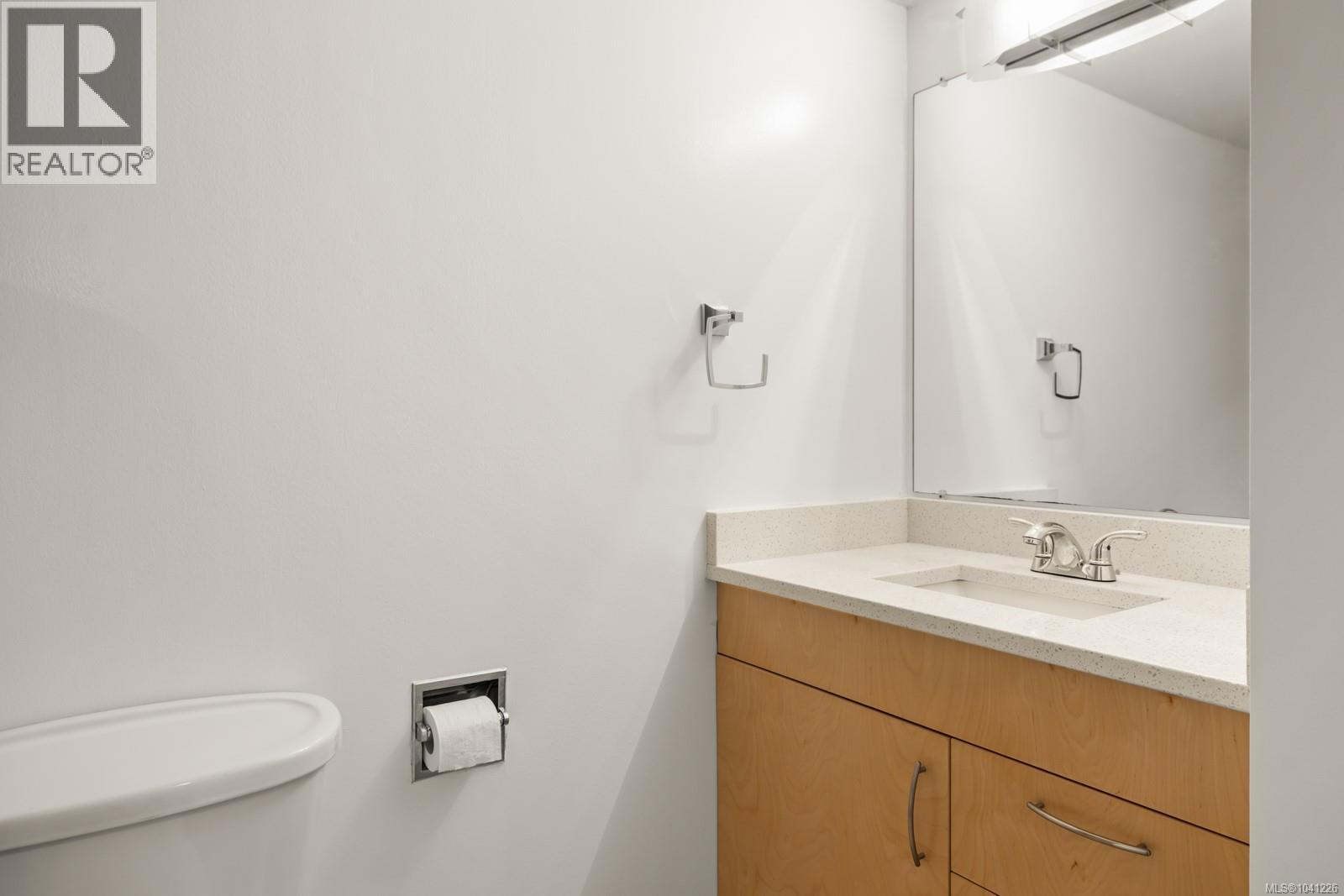 207 1525 Hillside Avenue, Victoria