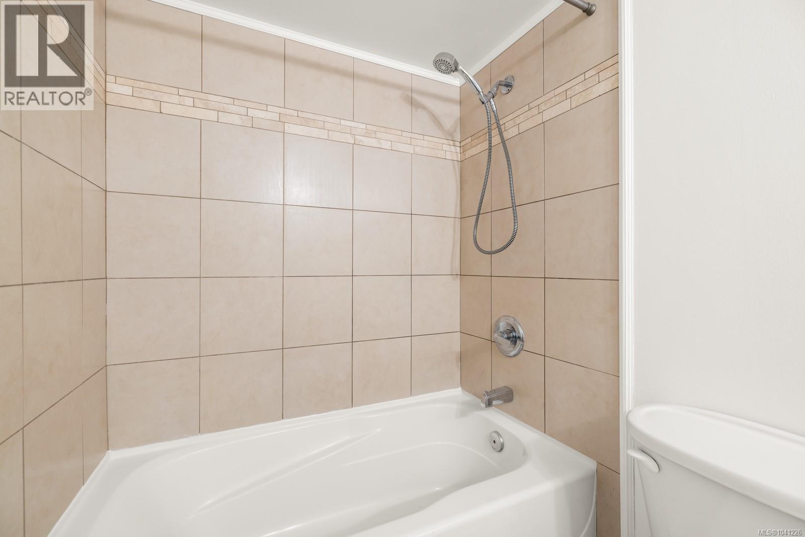 207 1525 Hillside Avenue, Victoria