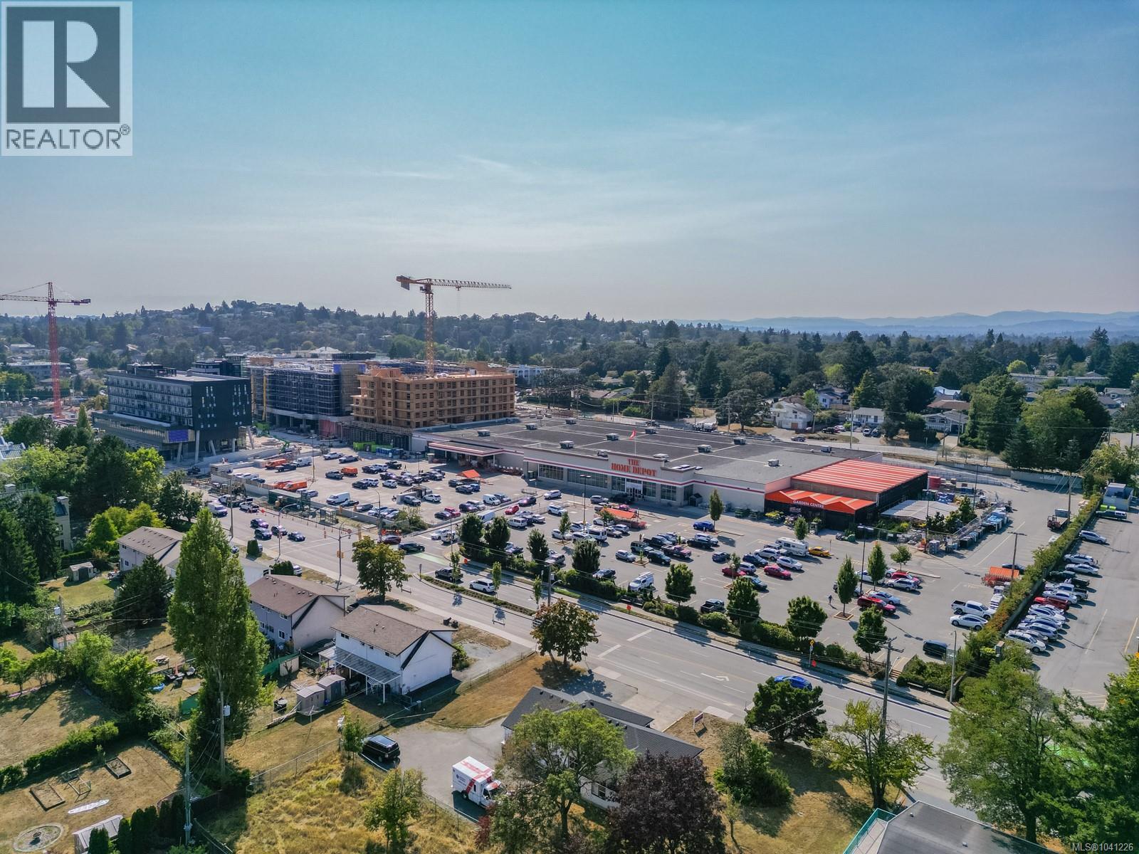 207 1525 Hillside Avenue, Victoria