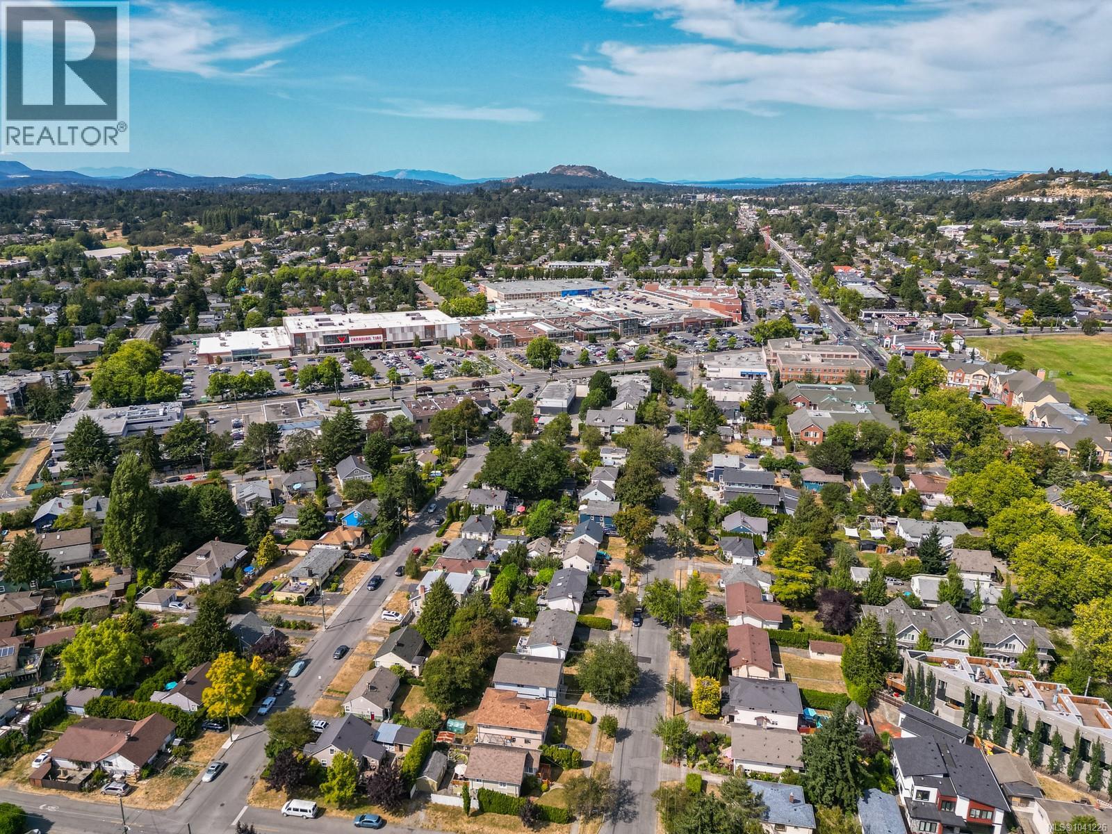 207 1525 Hillside Avenue, Victoria