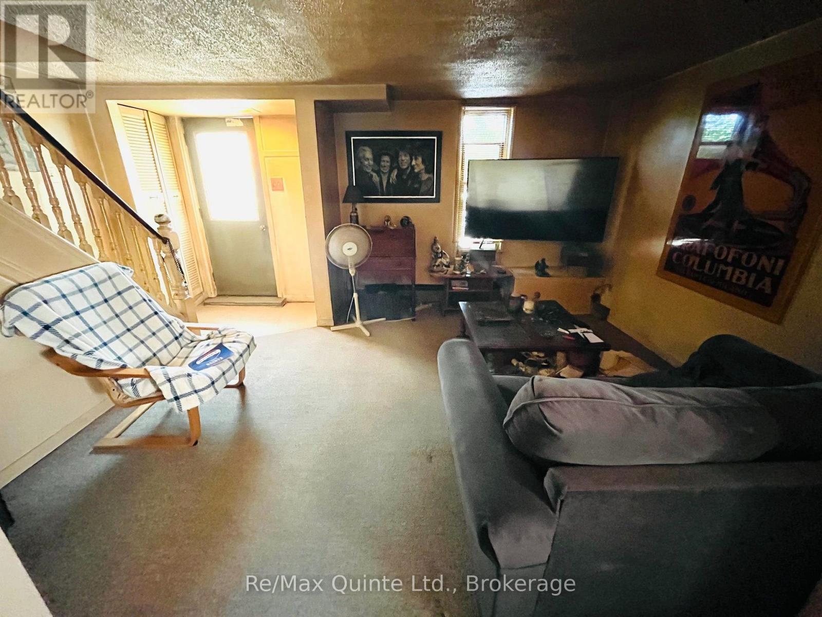 92 FOSTER AVENUE S - 11