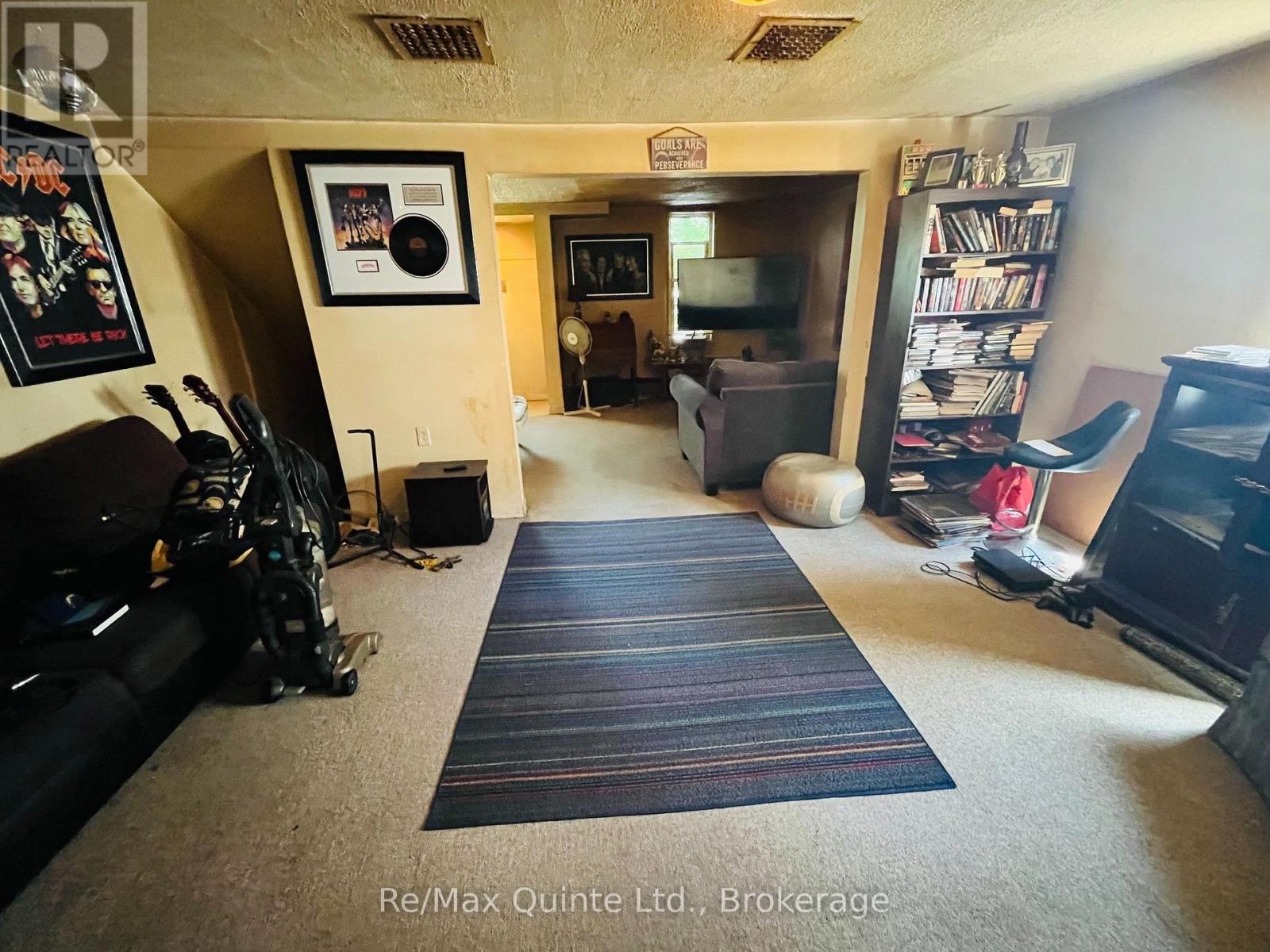 92 FOSTER AVENUE S - 12