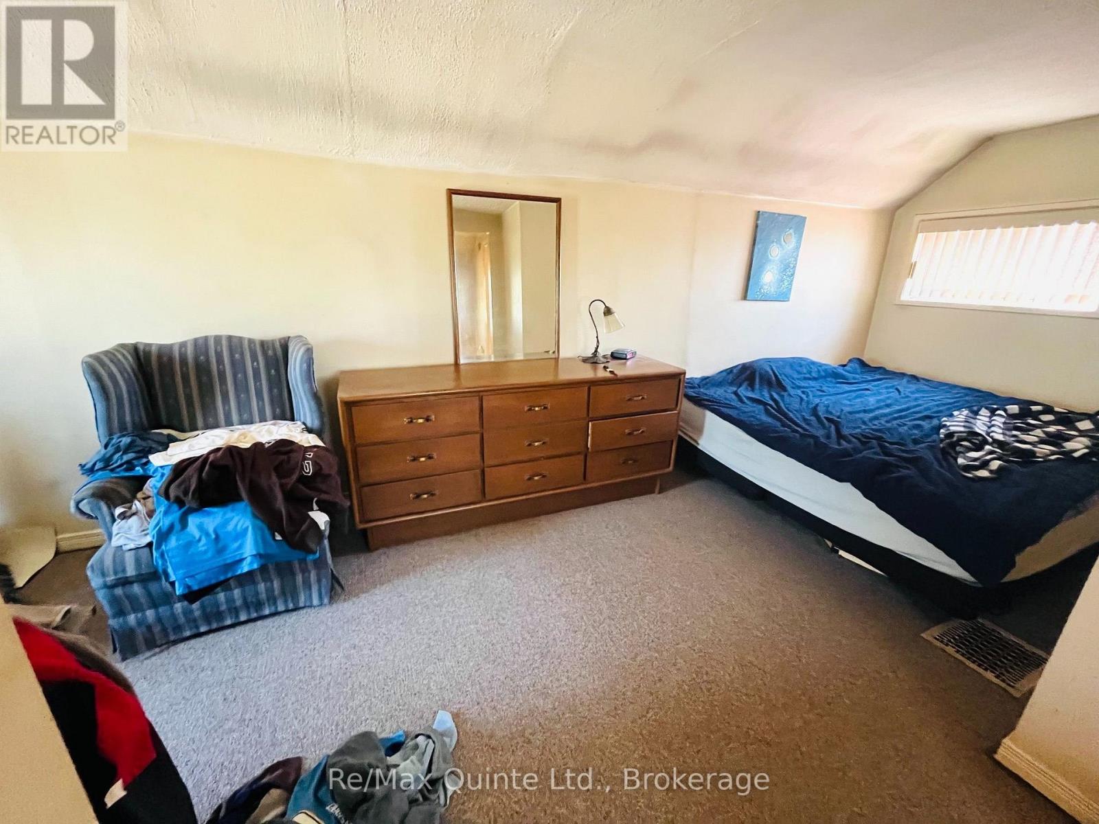 92 FOSTER AVENUE S - 7