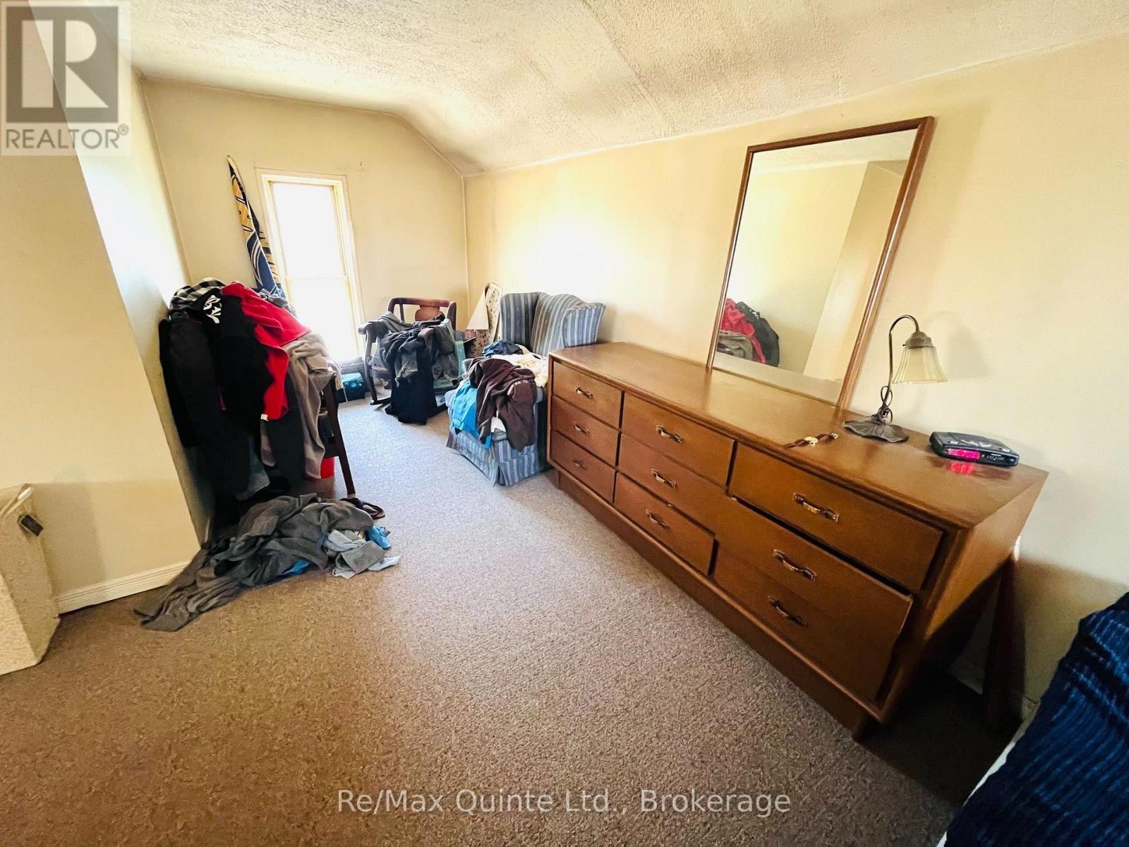 92 FOSTER AVENUE S - 8