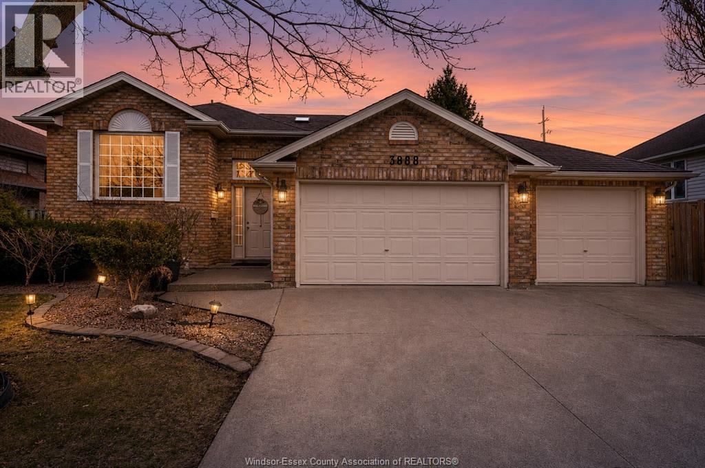 3888 ARISTOTLE CRESCENT - 1