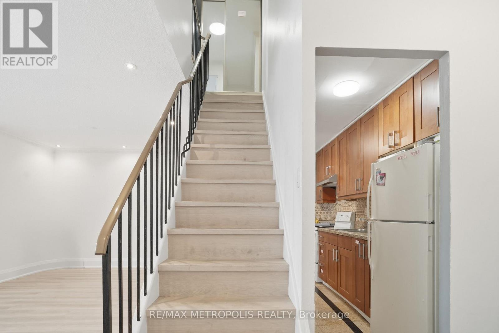 #2026 100 MORNELLE COURT - Image 15