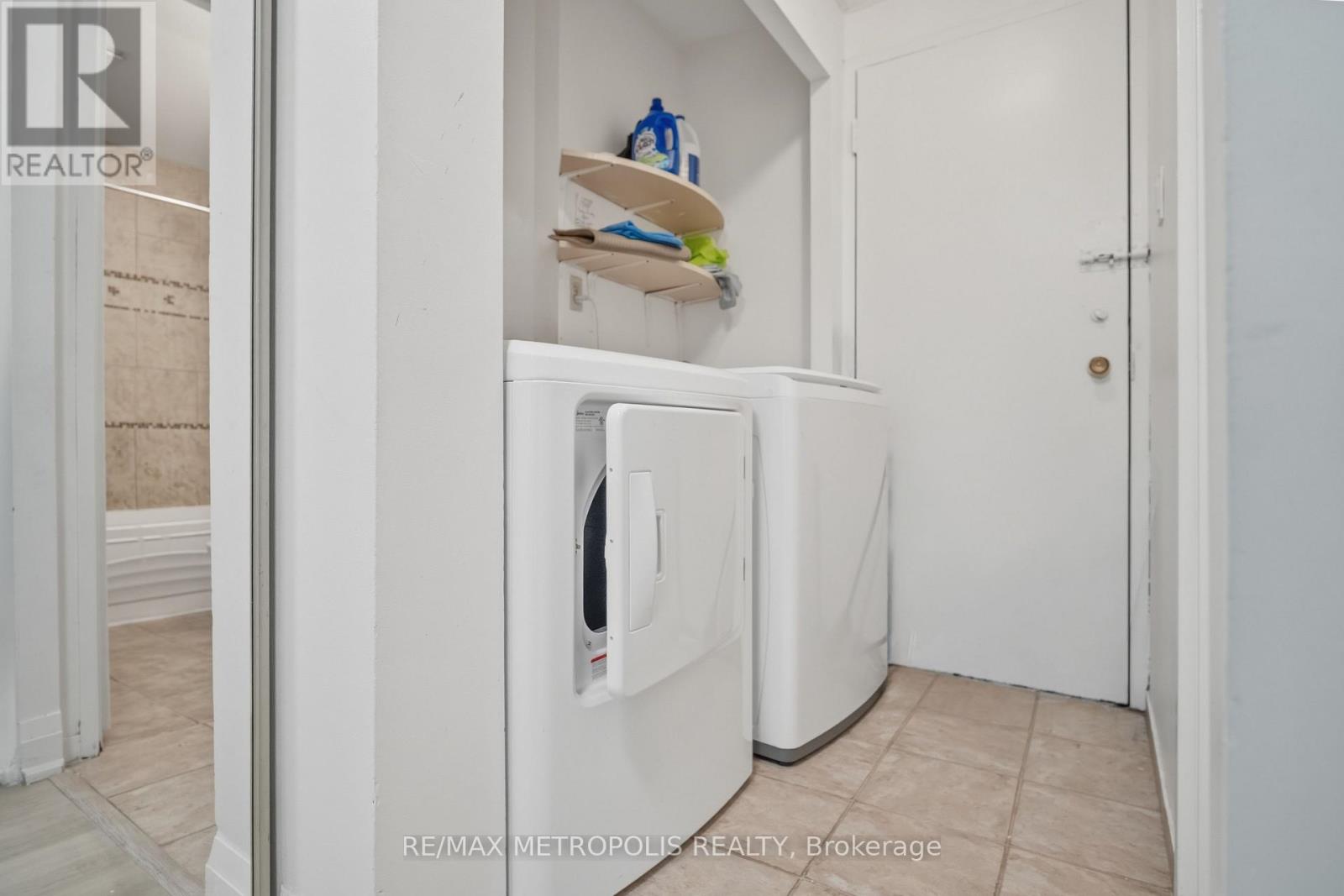 #2026 100 MORNELLE COURT - 18