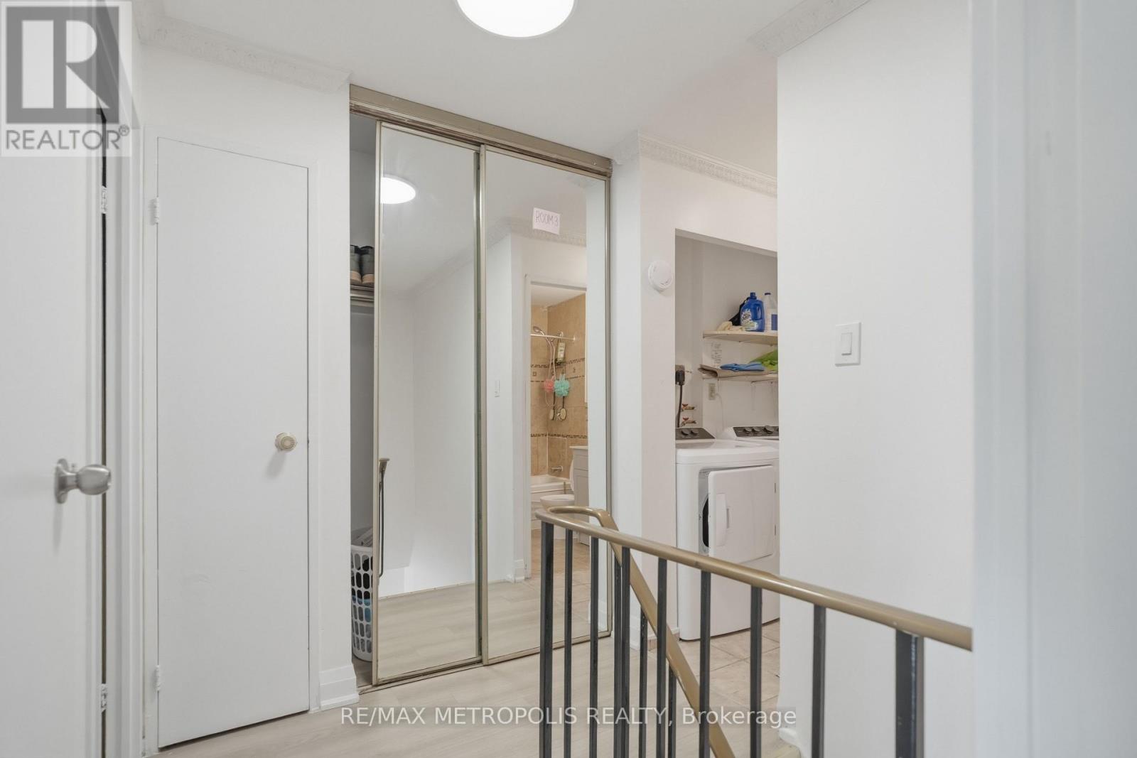 #2026 100 MORNELLE COURT - Image 19